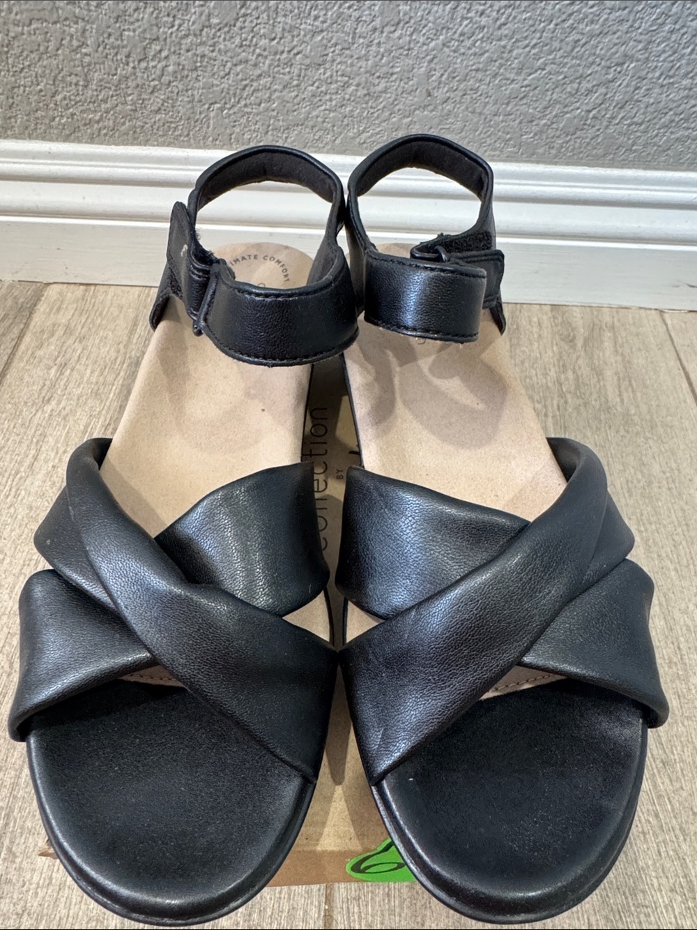 Clarks Loomis Chloe Synthetic Womens Black Strap Sandals Shoes. Size7. NIB